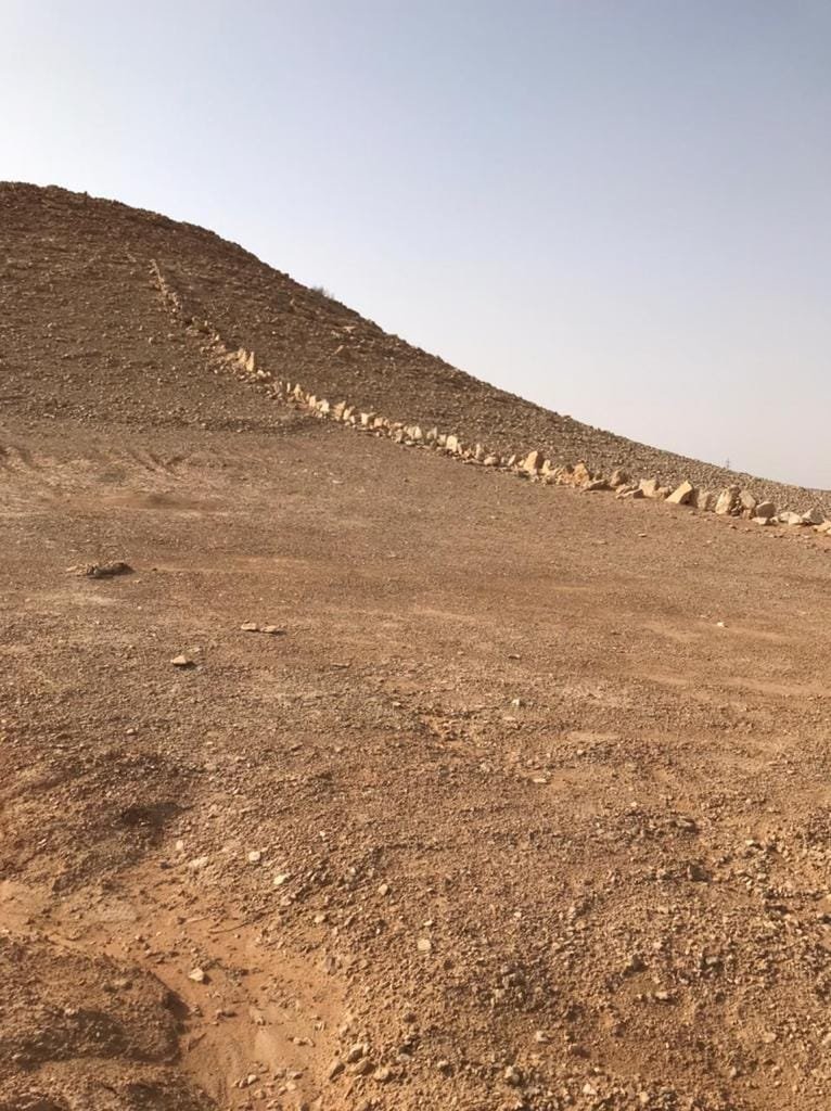 الحبال الحجرية على متون الجبال (ومثال لها في عودة سدير)