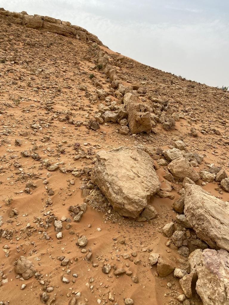 الحبال الحجرية على متون الجبال (ومثال لها في عودة سدير)
