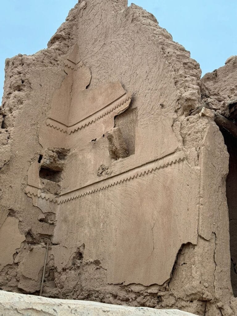 الزخارف النجدية : مثال بيت العم عبدالرحمن بن إبراهيم العمران في عودة سدير