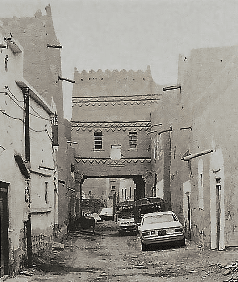 صور قديمة لمباني في نجد من دراسة بعنوان: العمارة المدنية في نجد لجيفري كينغ (1982م)