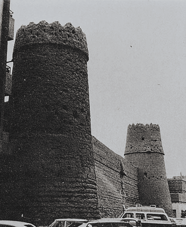 صور قديمة لمباني في نجد من دراسة بعنوان: العمارة المدنية في نجد لجيفري كينغ (1982م)