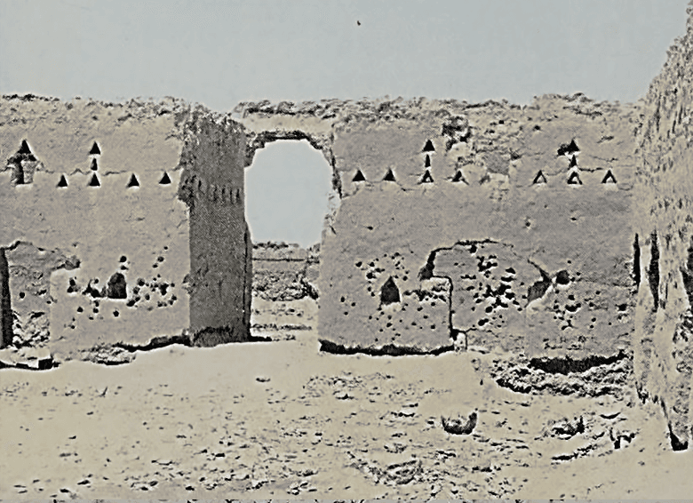 صور قديمة لمباني في نجد من دراسة بعنوان: العمارة المدنية في نجد لجيفري كينغ (1982م)